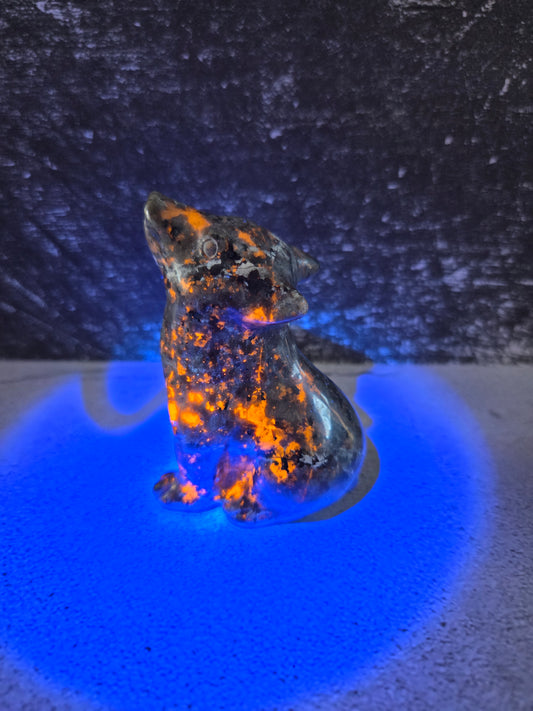 Yooperlite Wolf Carvings