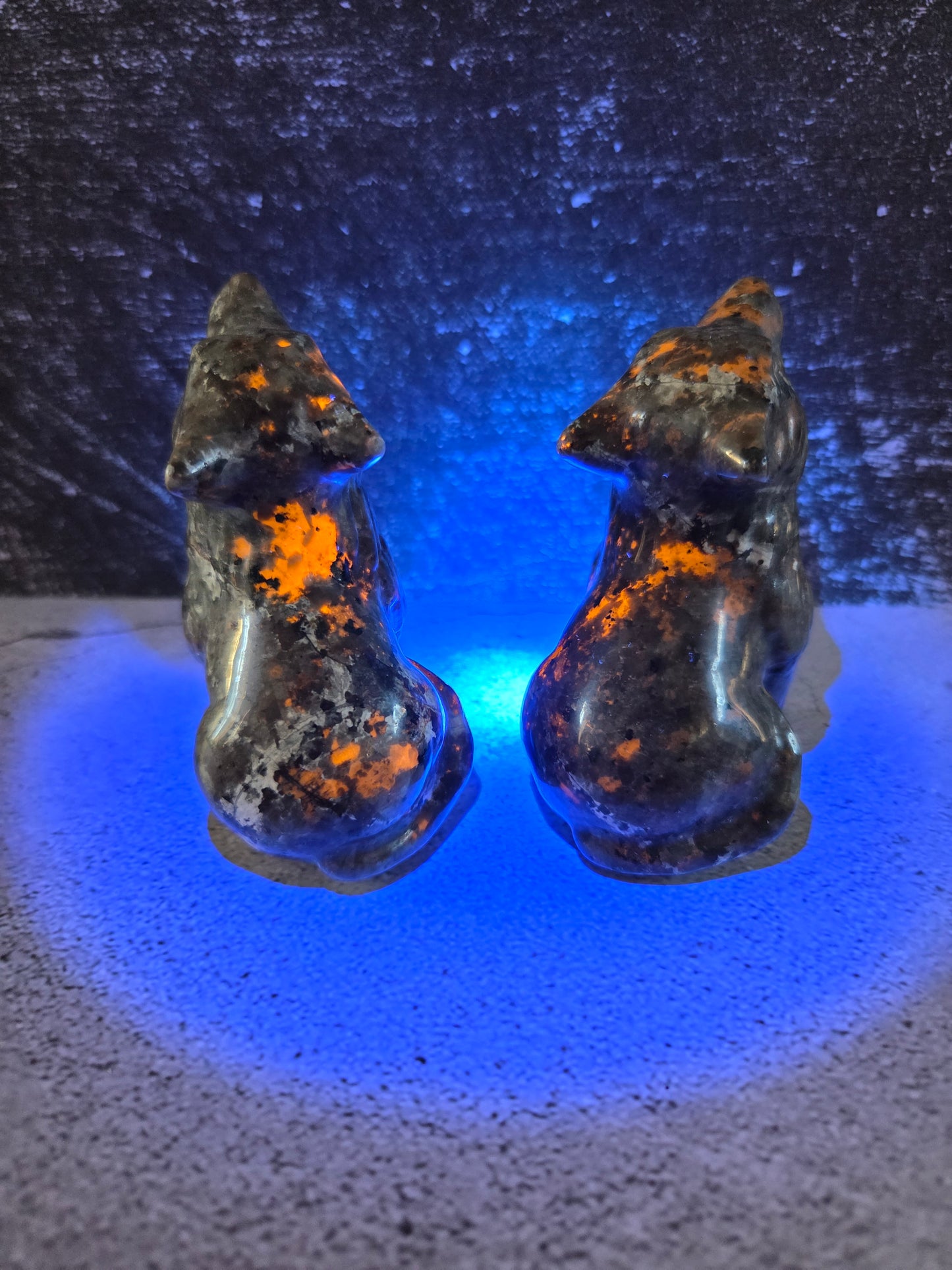 Yooperlite Wolf Carvings