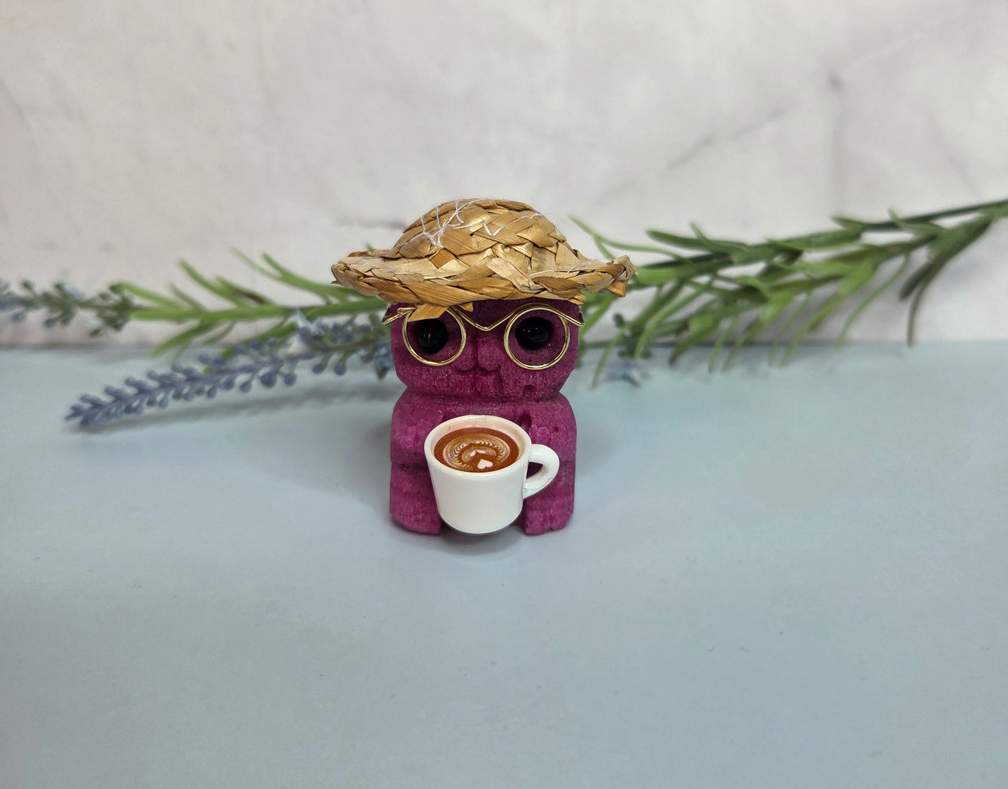 Cute Hedgehogs Carvings with Straw Hats