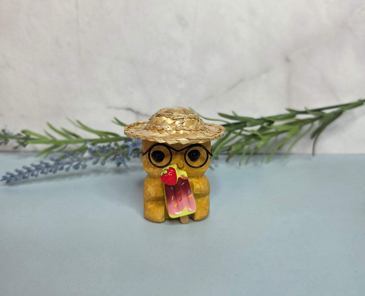 Cute Hedgehogs Carvings with Straw Hats