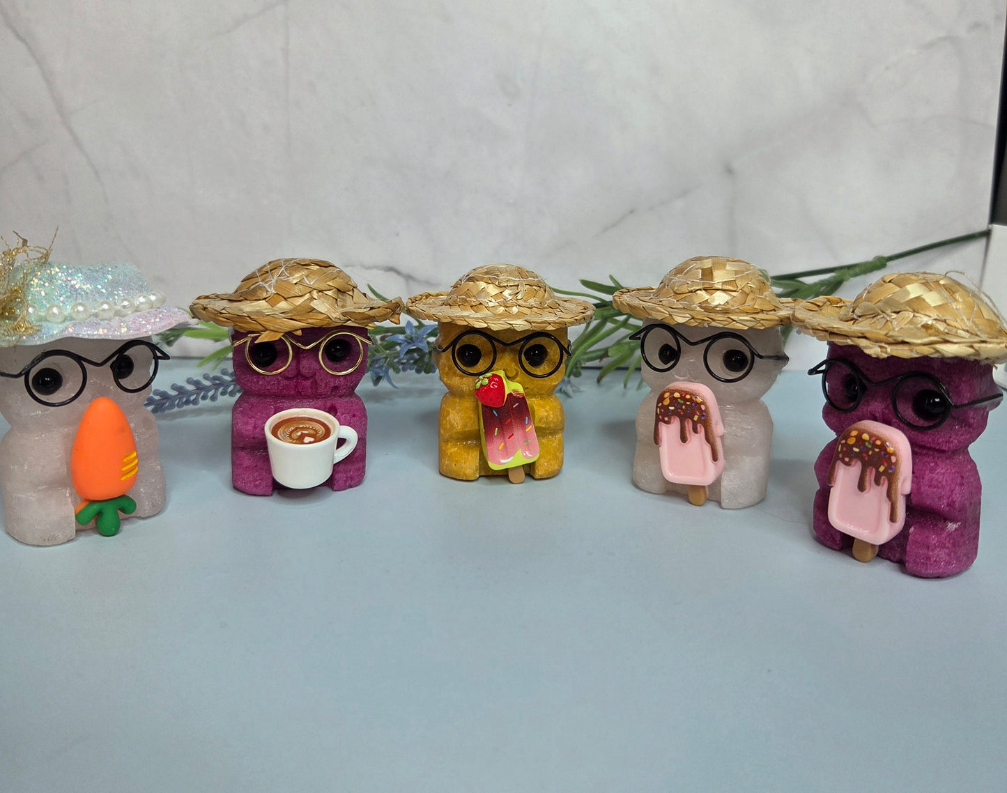 Cute Hedgehogs Carvings with Straw Hats