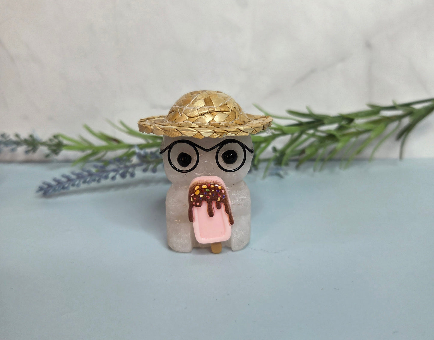 Cute Hedgehogs Carvings with Straw Hats